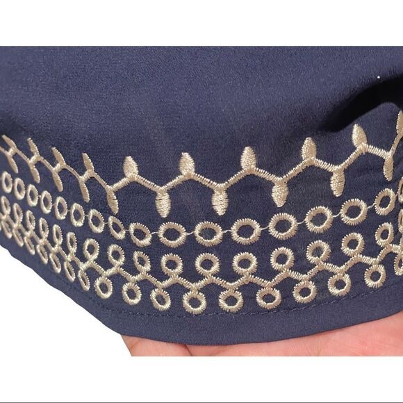 MONTEAU lightweight crop top w/ stitched designs and loose fit sleeves - Picture 8 of 8